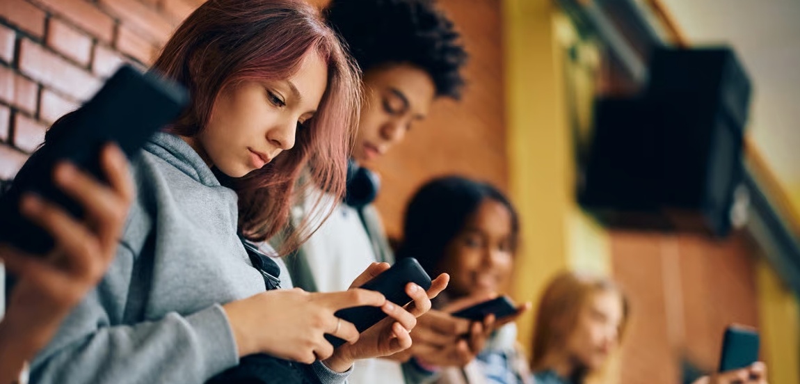 The UAE prohibits the use of social media by minors under 15 and enforces age verification